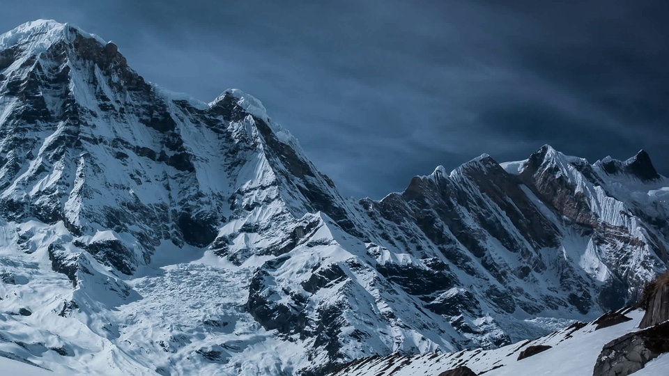 Montañas nevadas de alta definición