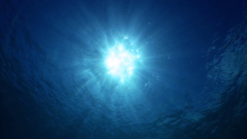 The sunlight beneath the water surface