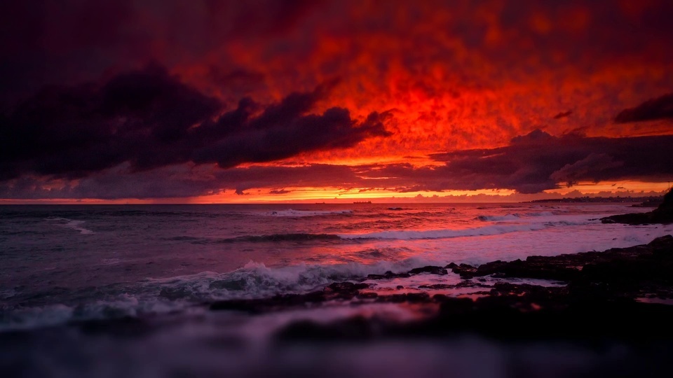 Vagues au coucher du soleil