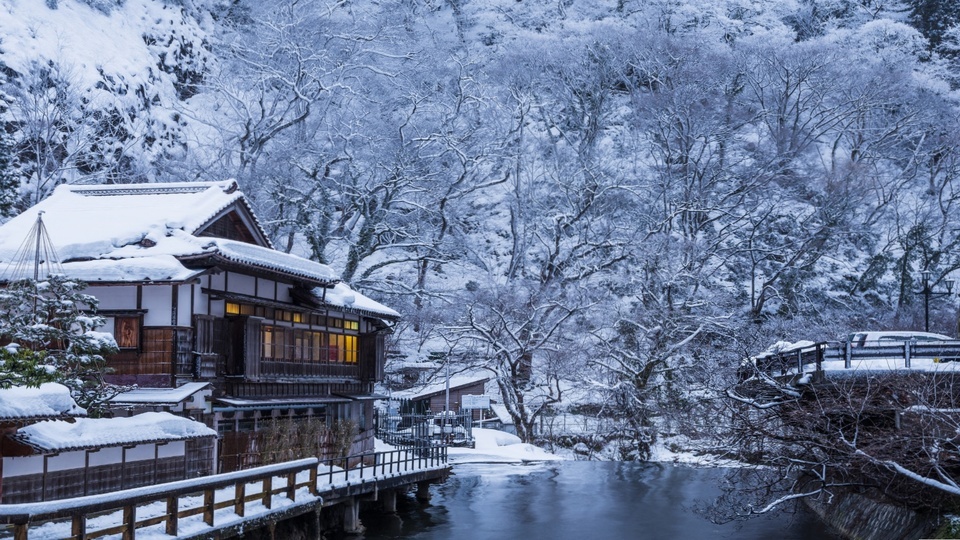 山中雪景