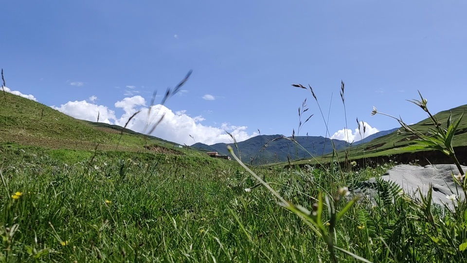 Blue sky, white clouds, green mountains