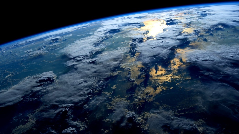 Viewing the Earth's Sunset from 4k Space