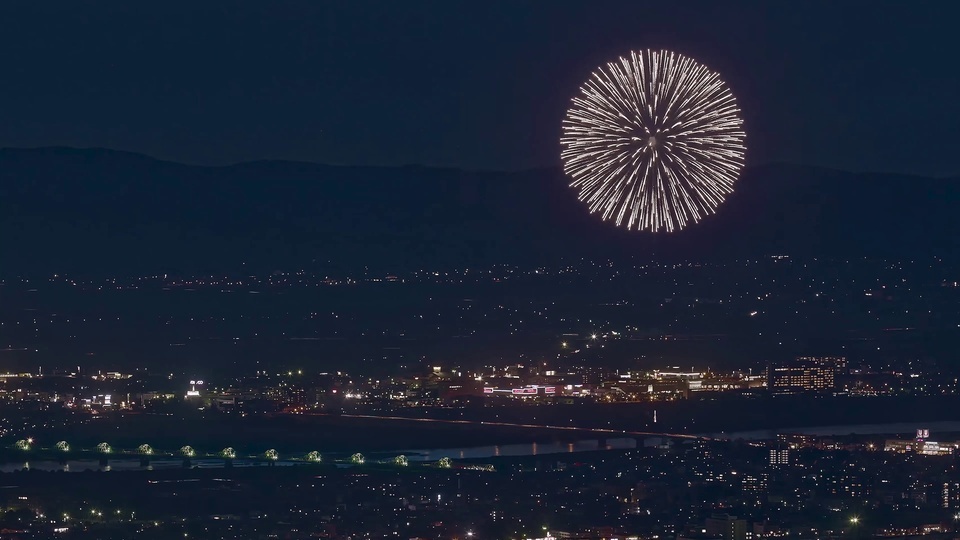 Fim da oração Corona Fogos de artifício