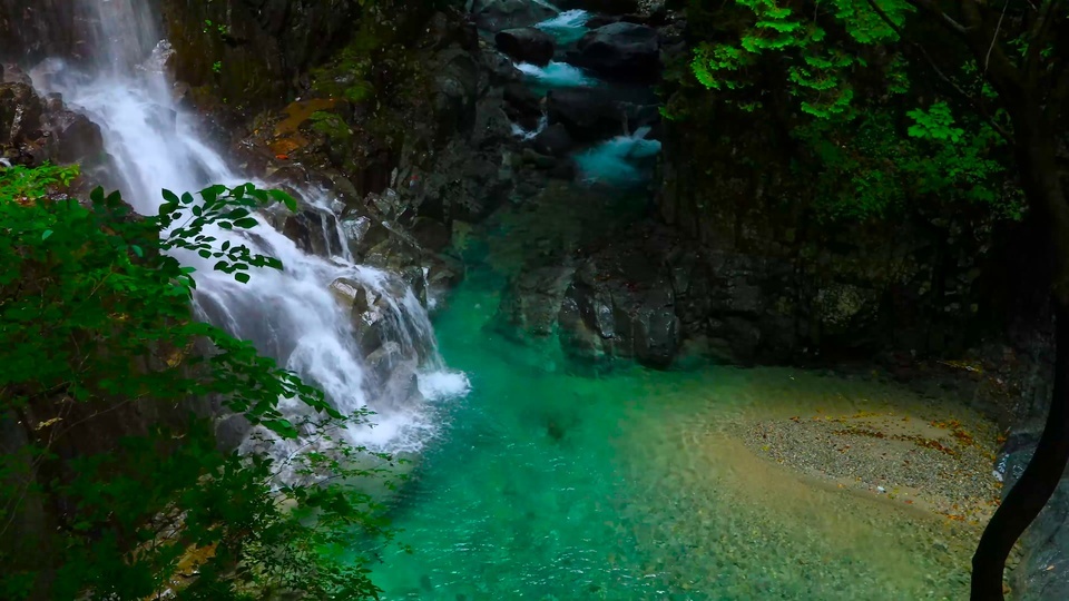 4K Valley Falls em MeninasNet