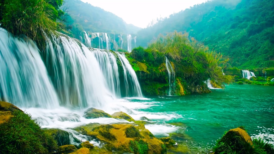 Cascade de montagne de protection des yeux