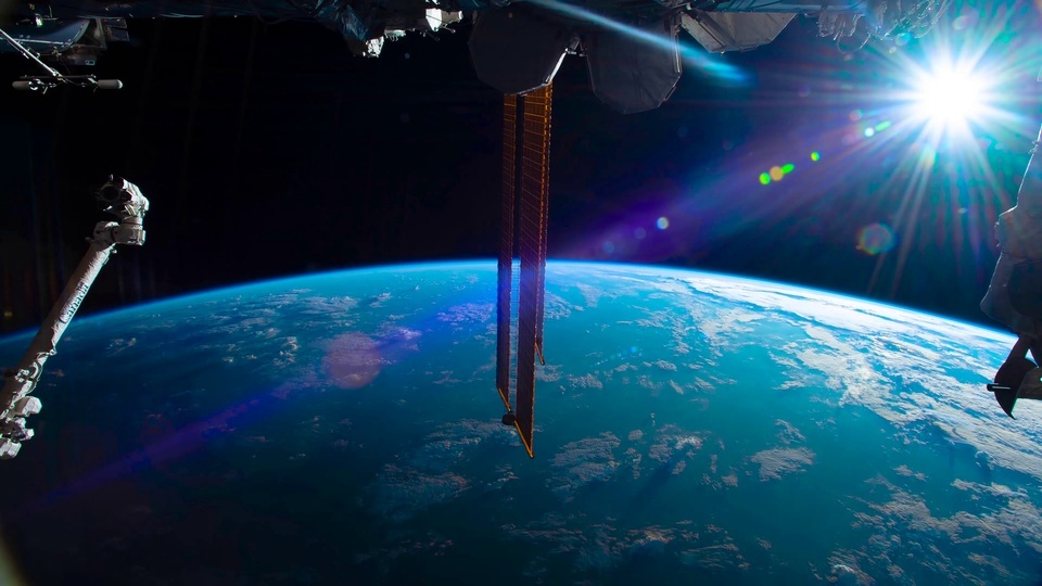 4K space satellite to see the earth