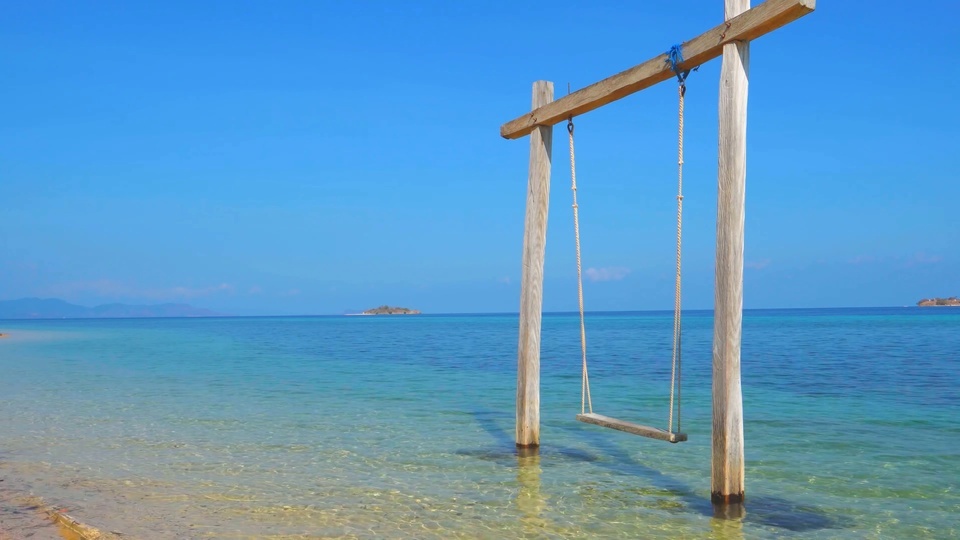 4K beach swing