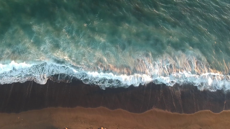 4K ultra clear seaside waves churn and create a beautiful atmosphere