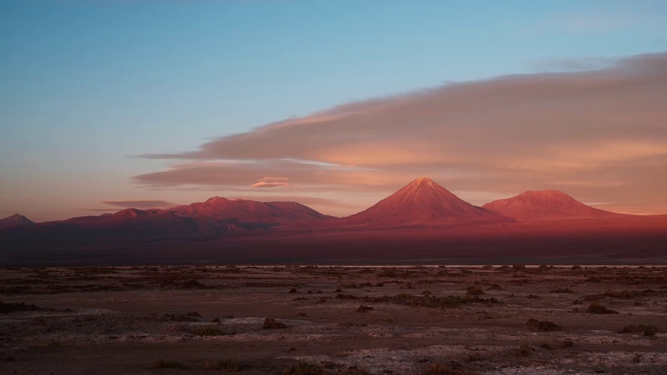 Beautiful scenery of mountains, rivers and clouds