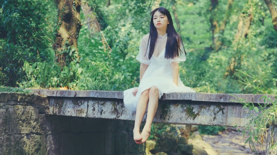 "Foto de menina" Um toque de vestido branco em Jiuxi