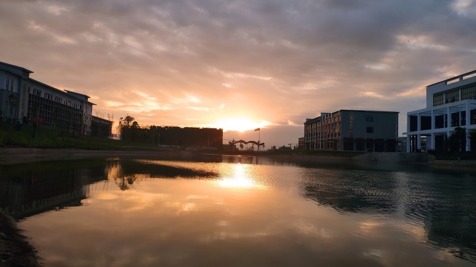 Lakeside beauty of Guangxi Vocational College of Natural Resources