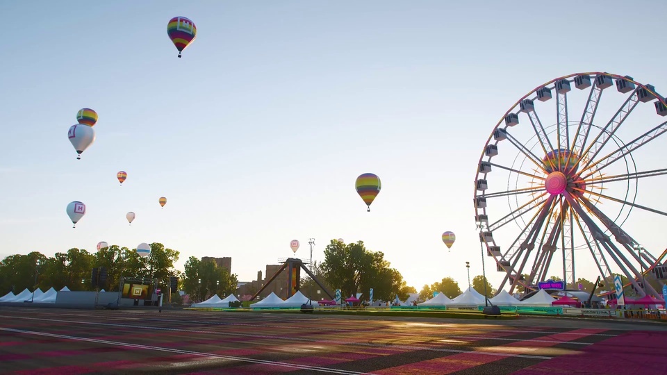 Romantic hot air balloon ferris wheel amusement park