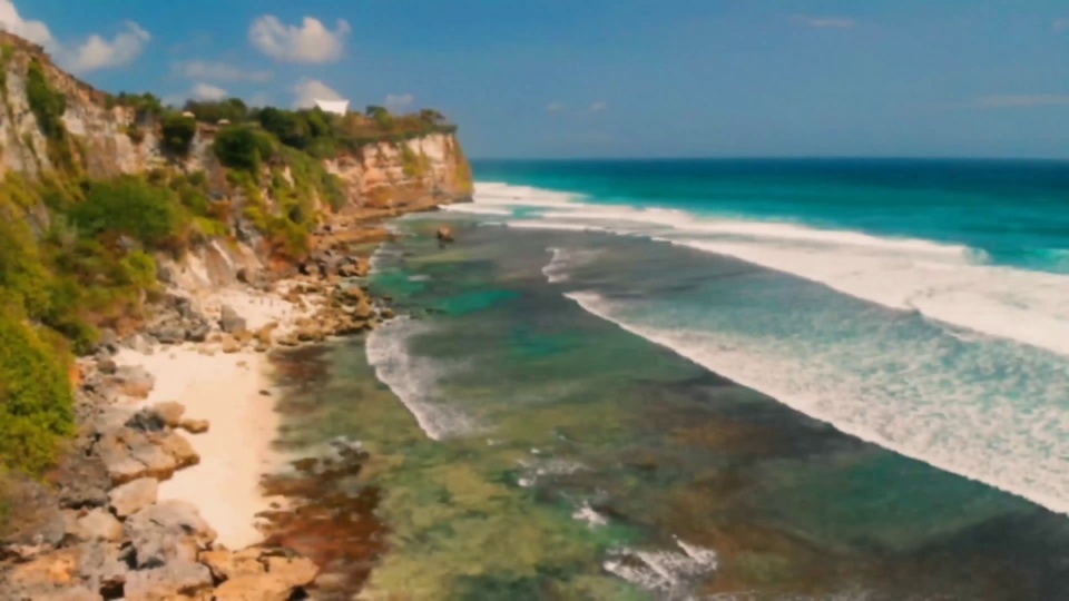 Ondas de praia de ilha à beira-mar 4K