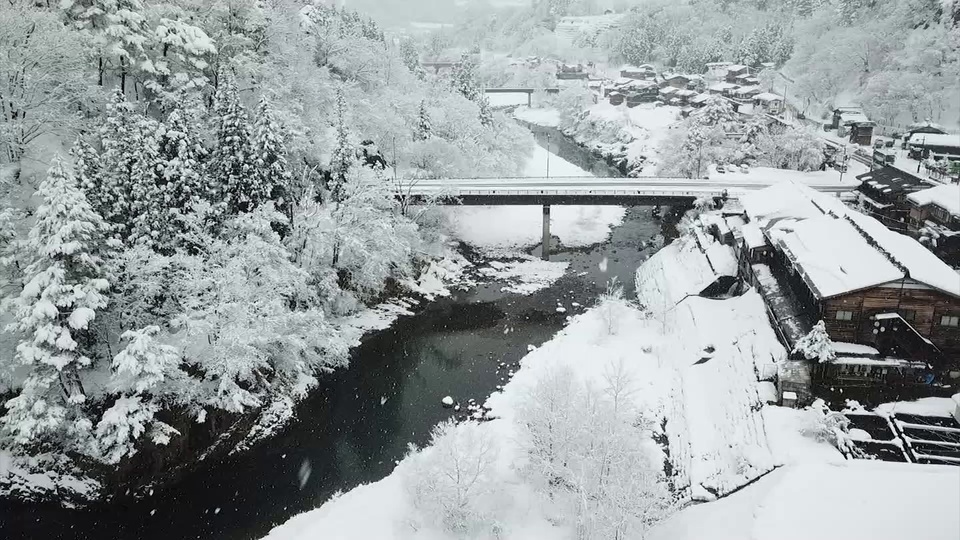 Escena de nieve en el municipio de Shirakawa, Japón