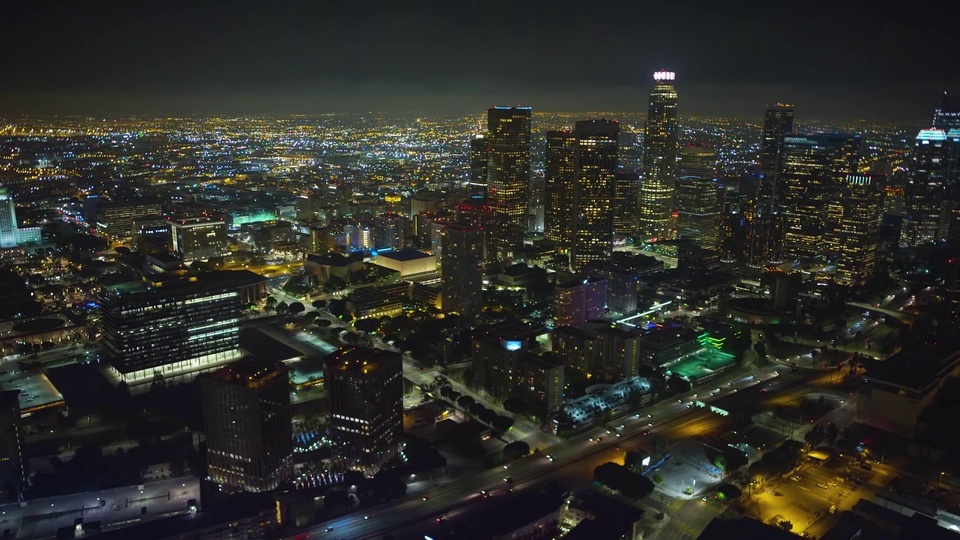 Promoção da cena noturna da cidade movimentada em 4K