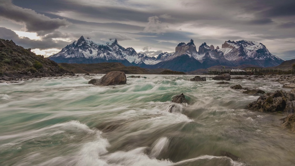 4K mountain river